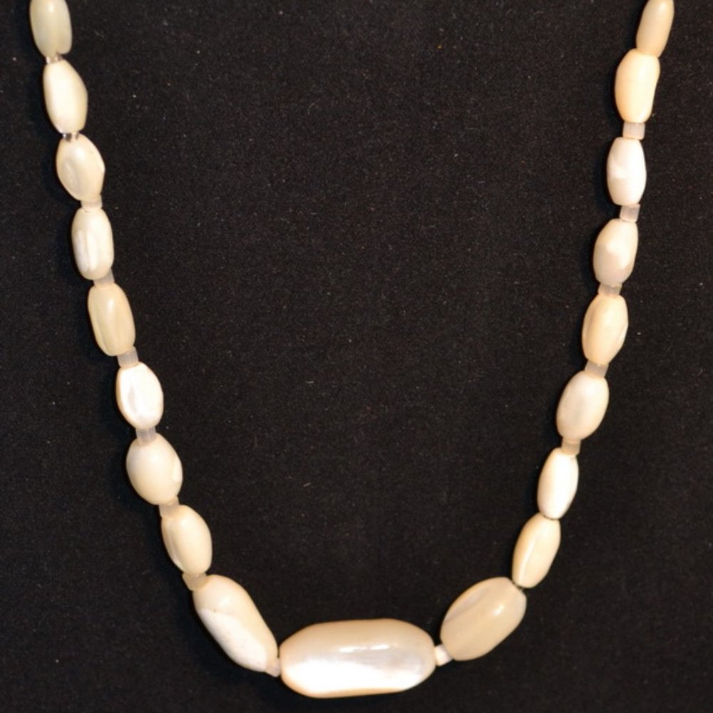 Iridescent Mother of Pearl Necklace Vintage